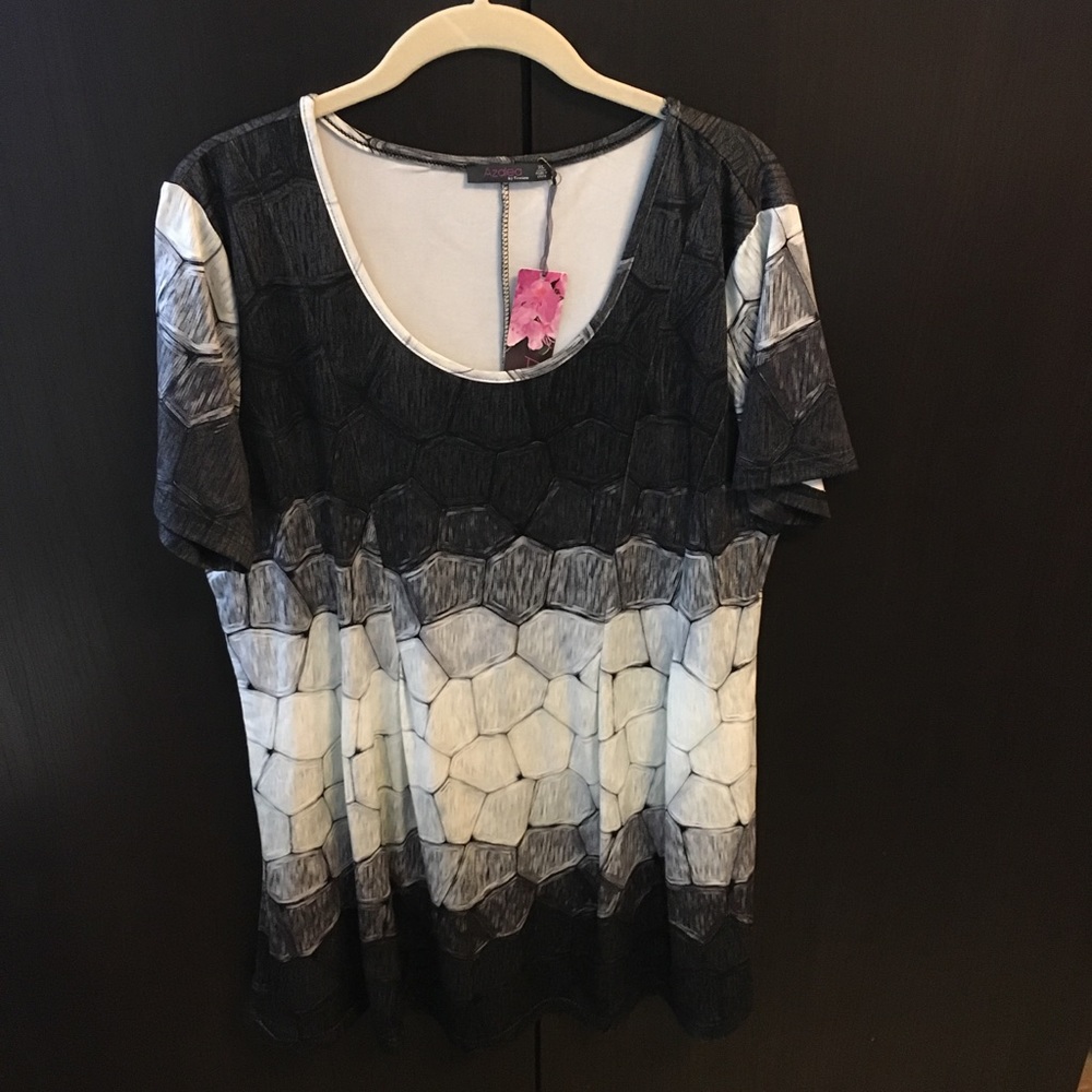 Black & White geometric tunic